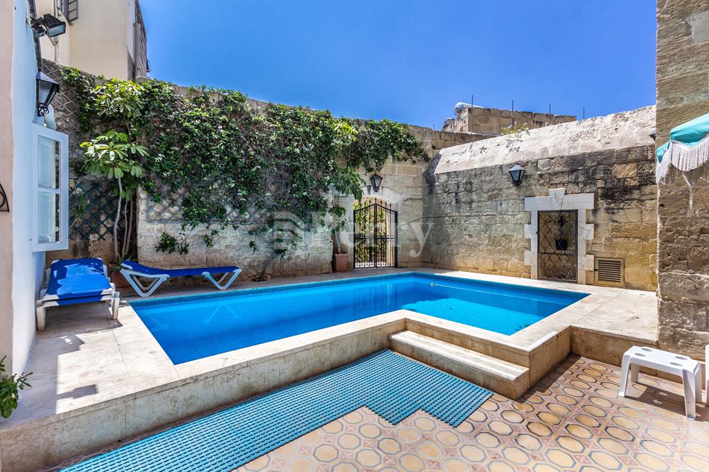 Attard<br>Town House